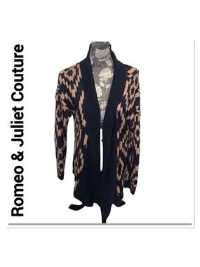 ROMEO & JULIET COUTURE Navy Aztec Printed Sweater size medium